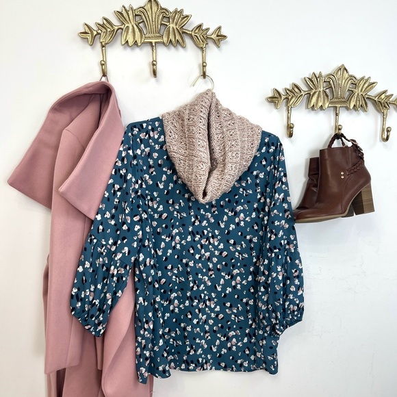 Tops - Floral chic blue blouse 2X